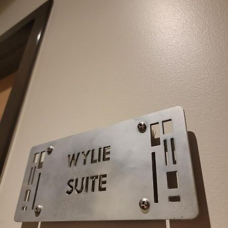 Suites At 118 Блумингтон Экстерьер фото