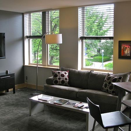 Suites At 118 Блумингтон Экстерьер фото