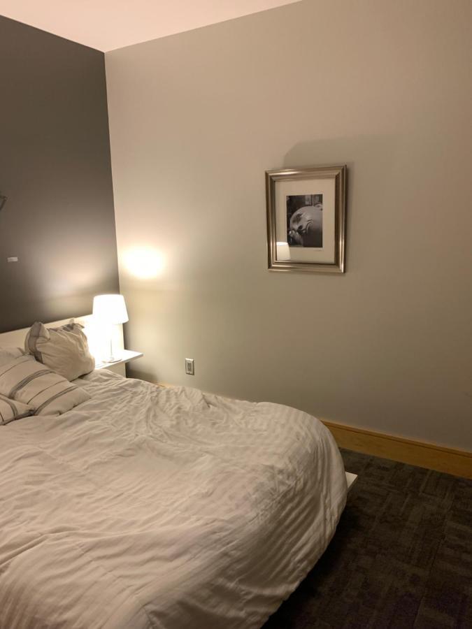 Suites At 118 Блумингтон Экстерьер фото