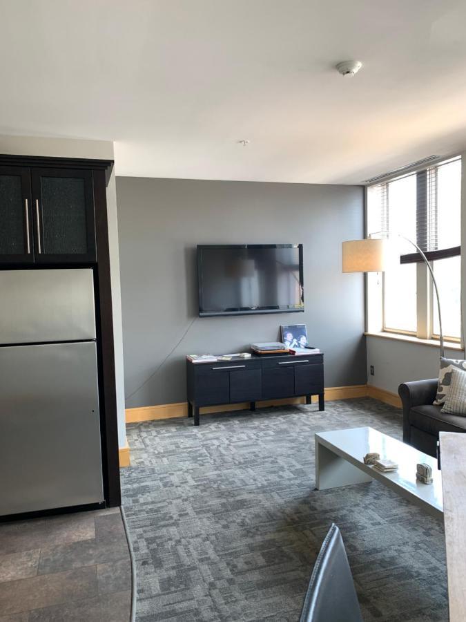 Suites At 118 Блумингтон Экстерьер фото